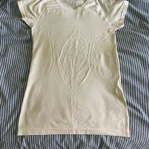 Lululemon swiftly tech short sleeve